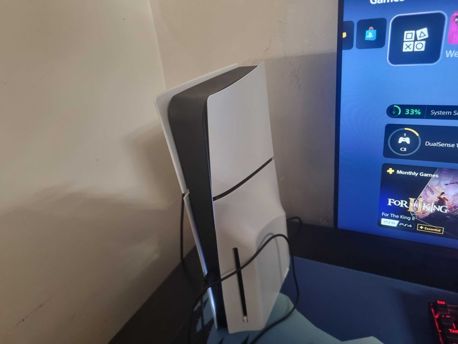 Playstation 5 slim 825gb folosit doar o luna CITITI DESCRIEREA MAI MULTE DETALII