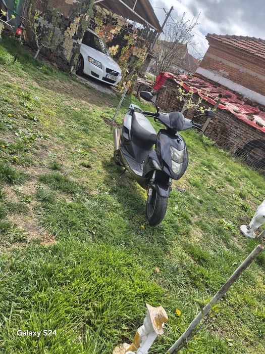 Продавам скутер CPI ARAGON