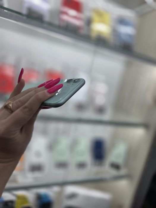 Humor GSM oferă spre vânzare / iPhone 11 / 128 GB / Green / Garanție 12 luni / Rate