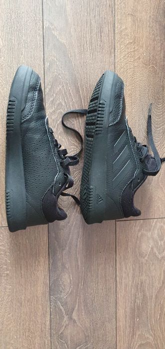 Маратонки adidas 35 номер