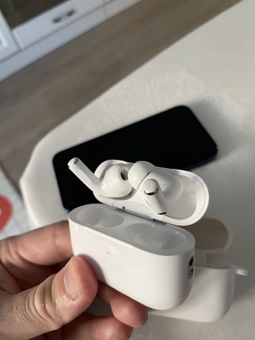 AirPods Pro 2 в идеальном состоянии.