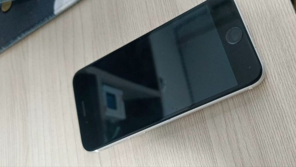 Iphone se 2 поколения