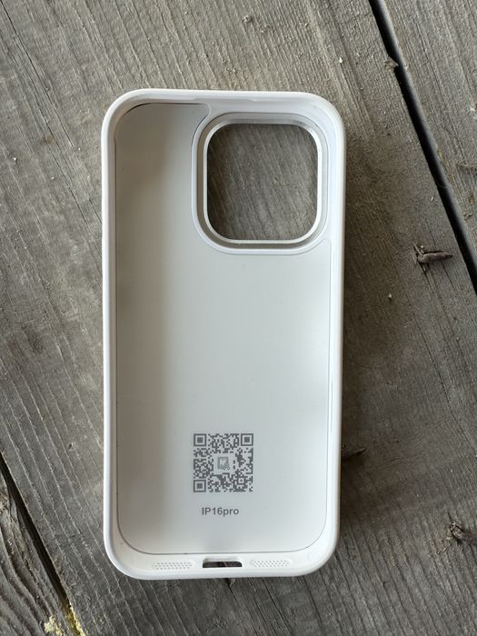 Продавам калъфи за iphone 16 pro max и iphone 16 pro