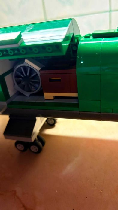 LEGO City 60022 – Avion cargo mare (doar avionul)+2 figurine si accesorii marfa