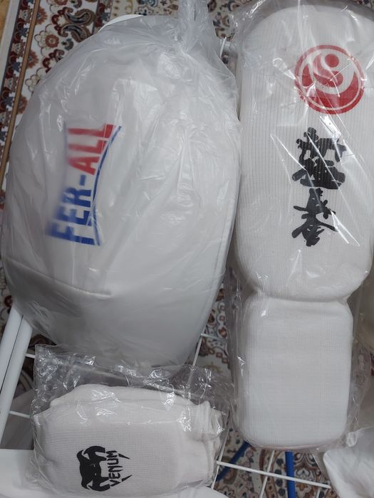 Продам кимоно+защитный комплект