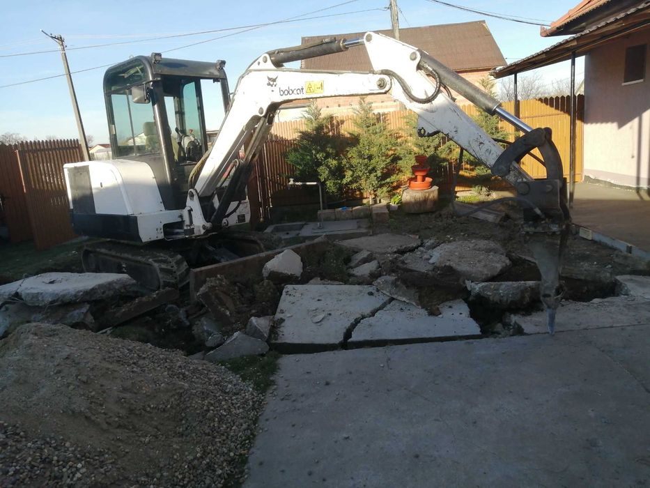 Buldoexcavator excavator 15 t și mini excavator de inchiriat