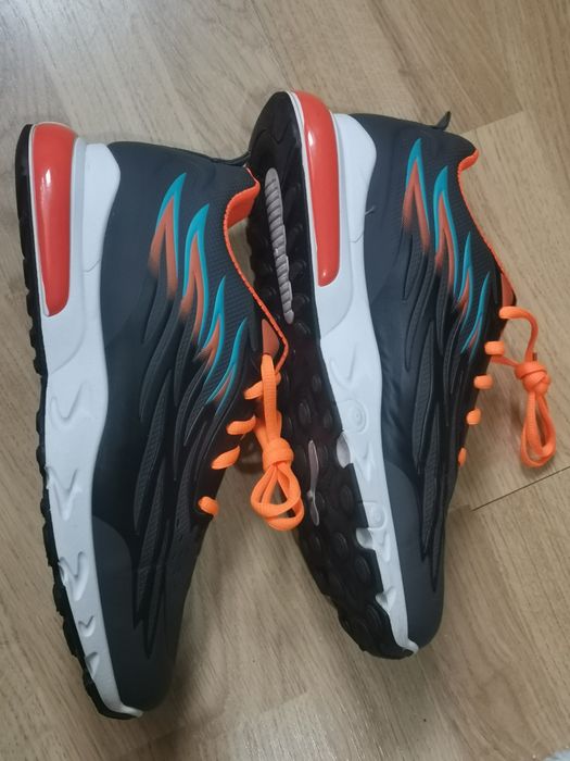 Vand adidasi stare foarte buna