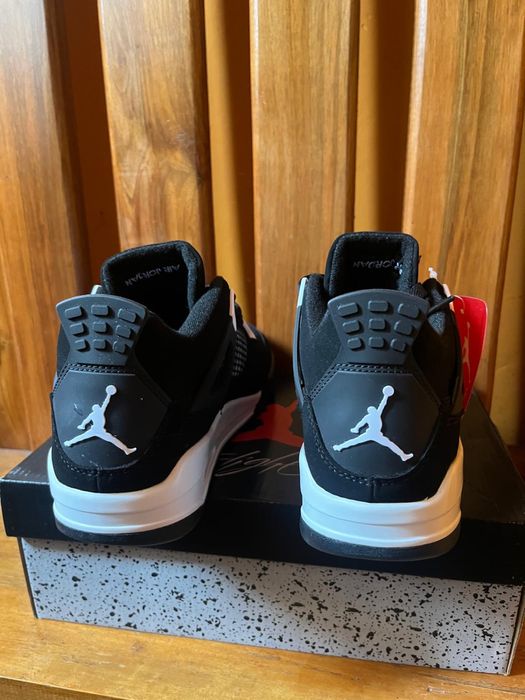 Jordan 4 White Thunder