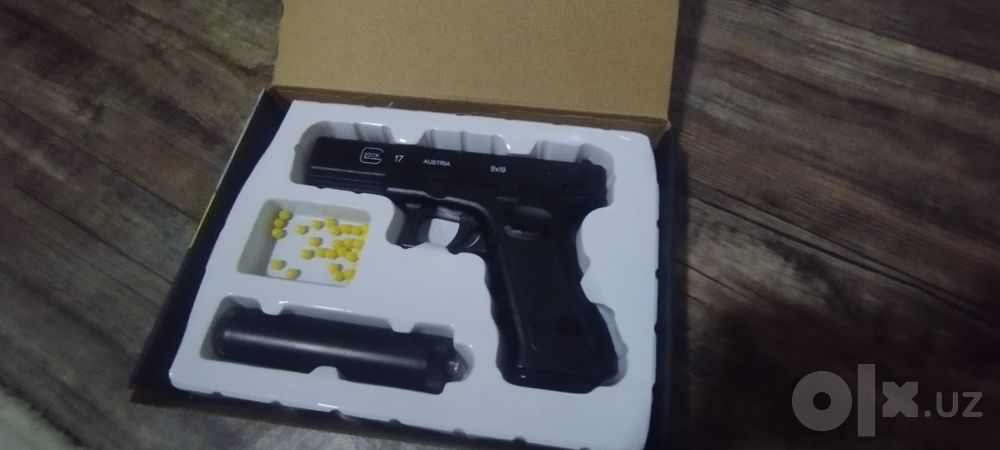 Пистолет Glock 17  300 тысяч сум