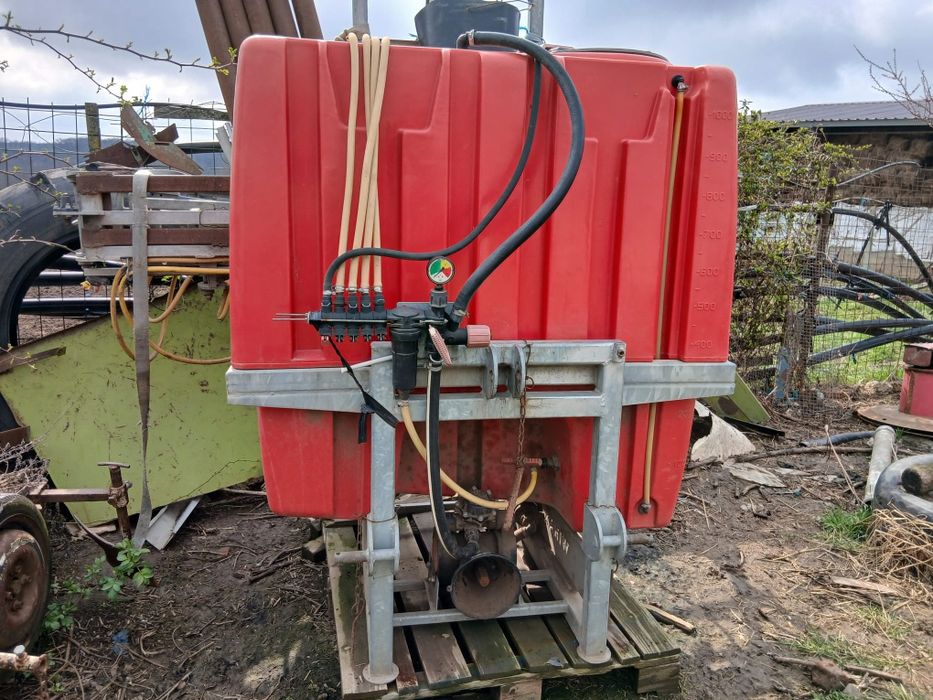 Instalație de erbicidat cu rezervor de 1000 L