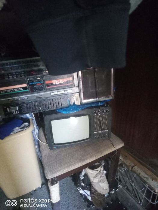 Магеитофон шарп и  телевизор