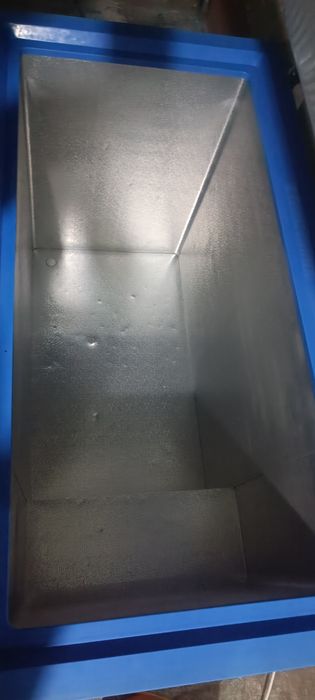 Продам морозильник 355л