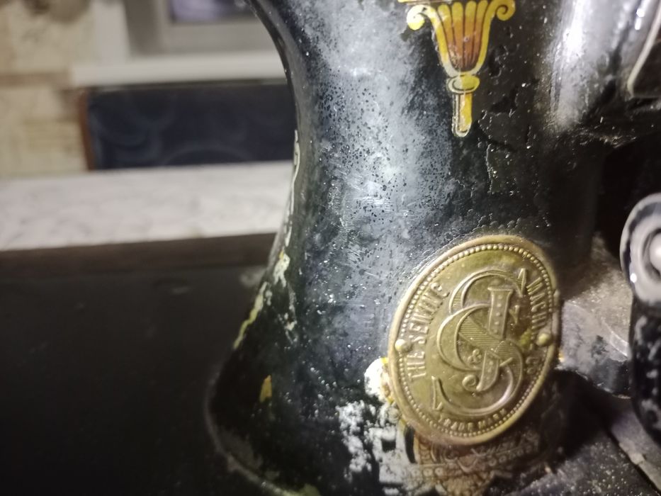 Продам швейную машинку