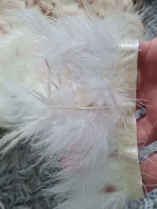 Разкошна рокля с ествени пера