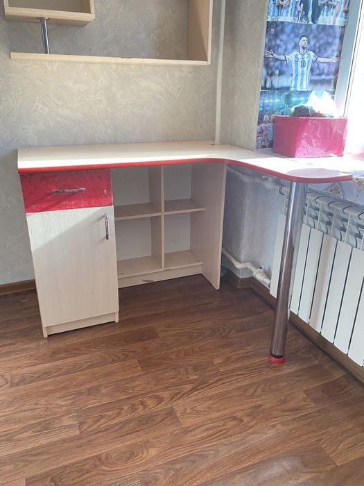 Стол с шкафчиком