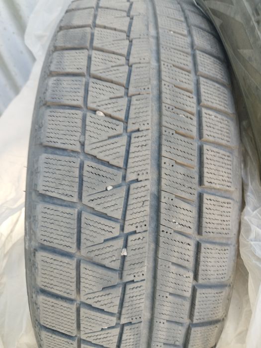 Шины зимние BRIDGESTONE липучка б/у