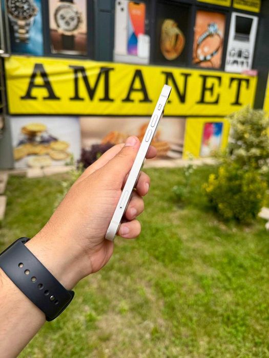 iPhone 12 / 64GB / White