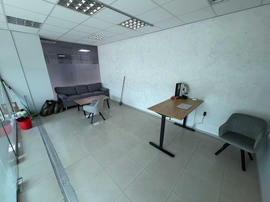 Дава се под наем Офис в Пловдив, Център - 25 кв.м за 250 € - Снимка #2