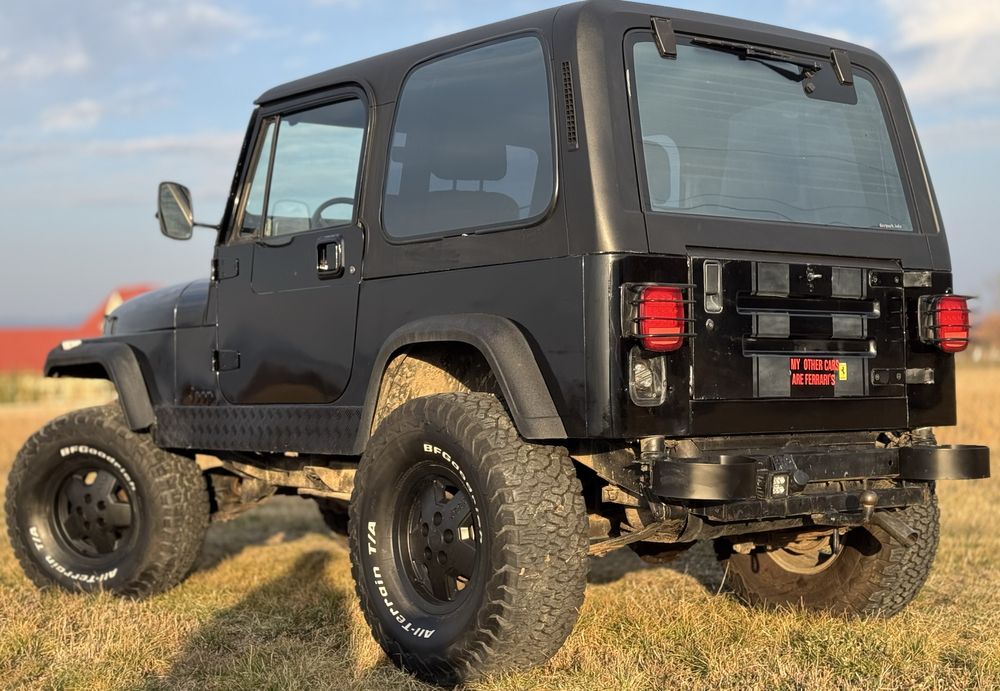 Vând Jeep Wrangler Yj 2.5 l benzina