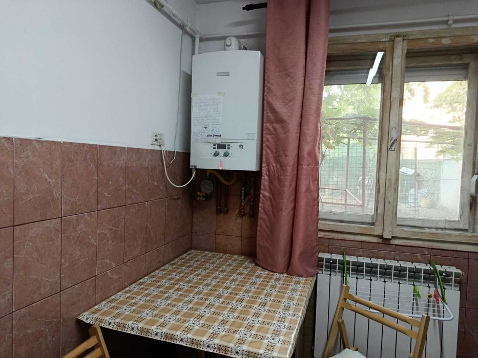 Apartament cu o cameră de vânzare la parter Zona Confectii