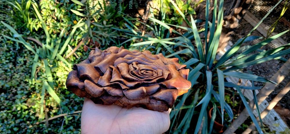 Дърворезба роза  изцяло ръчна дърворезба