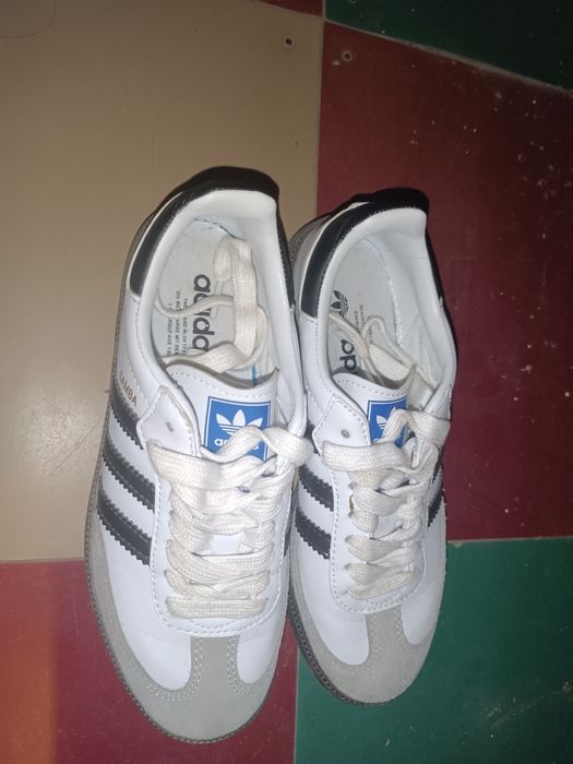 Женские кроссовки