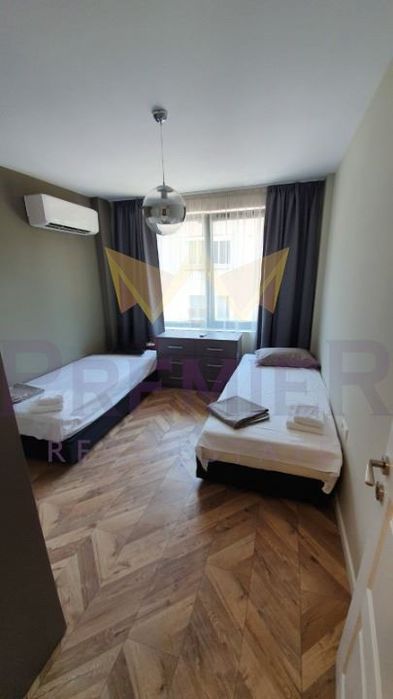 Продава се Тристаен апартамент в Варна, Център - 92 кв.м за 4294 €/кв.м - Снимка #6