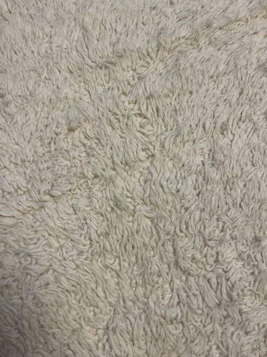 Продавам два бели китеника