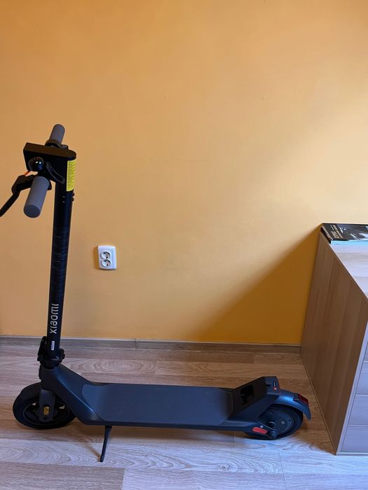 Продавам електрическа тротинетка Xiaomi Electric Scooter 4 Lite.