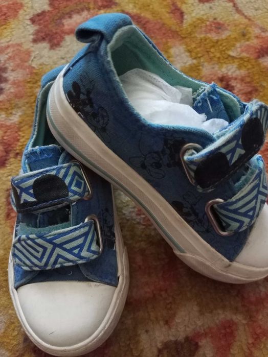 продам детские кроссовочки