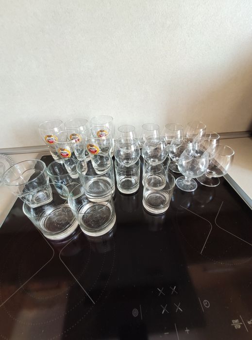 Продавам чаши за бира, уиски и ракия.