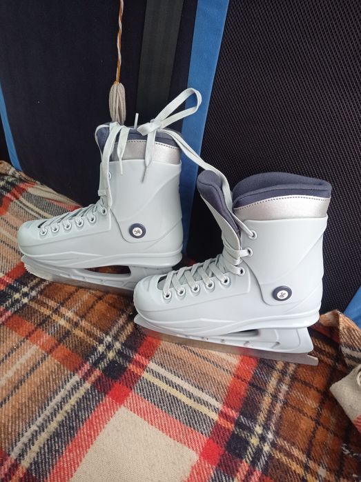 Patine Noi - Oxelo,Impecabile . Mărimea - 36.Pret-200 de Lei.