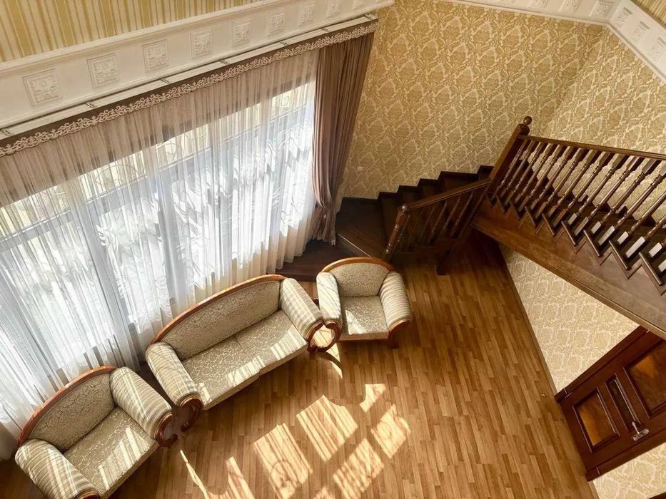 Сдаётся участок в Яккасарайском районе 4,8 стток, 10 комнат ( н319 )