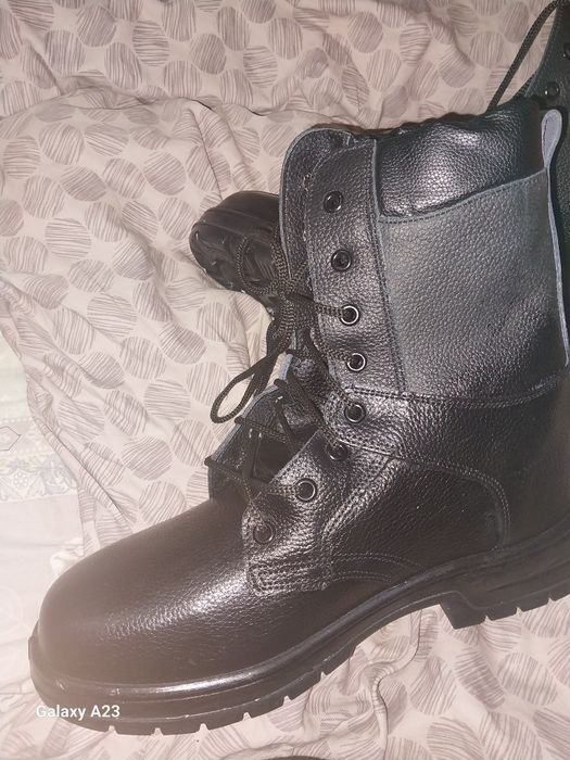 Ботинка сотилади