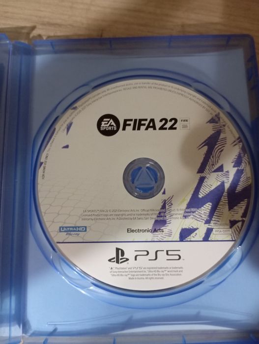 Продавам фифа 22 в запазено състояние