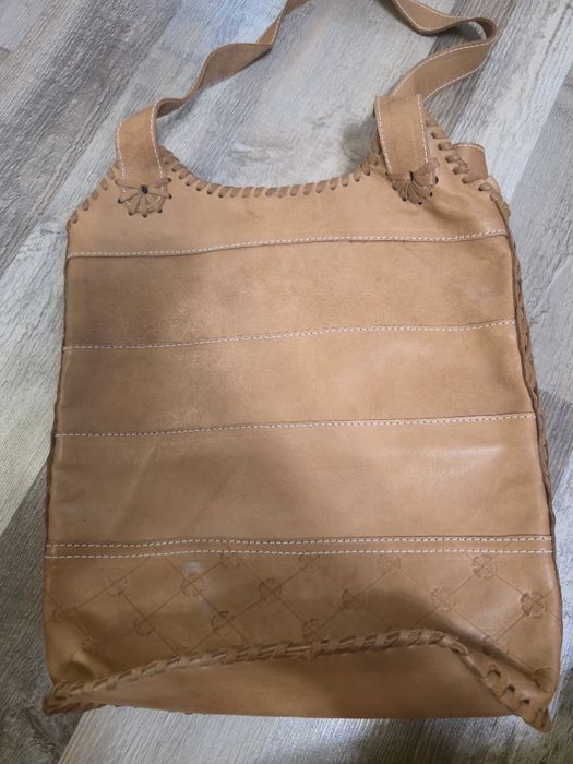 Ръчно изработена дамска чанта.