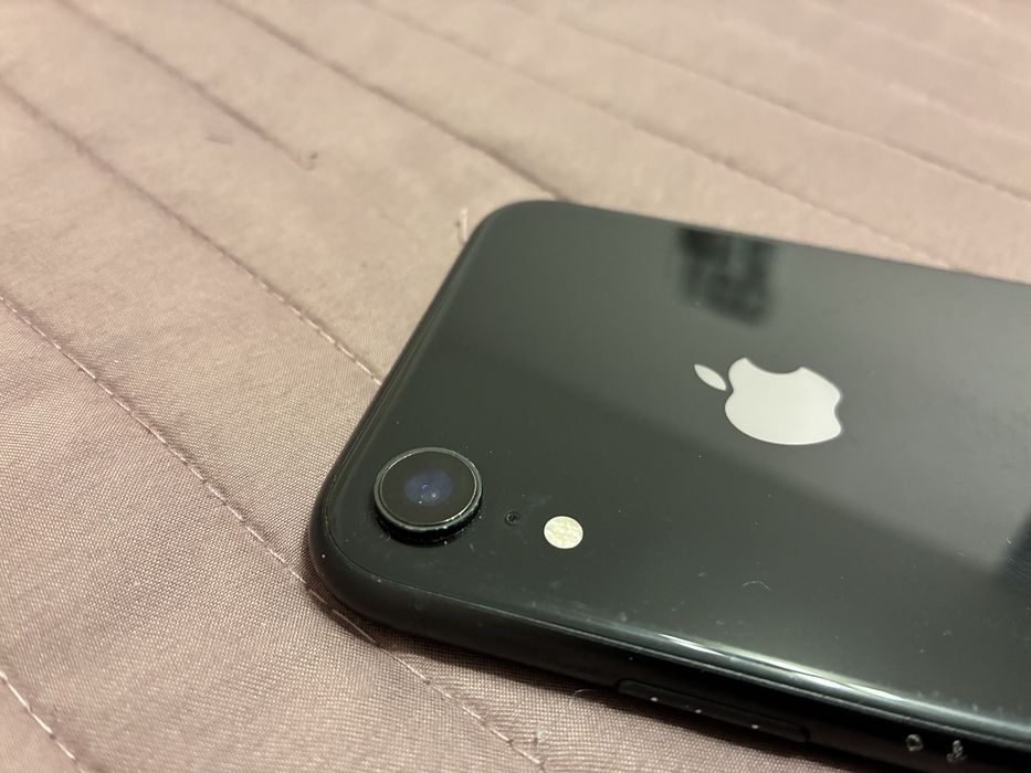 iPhone XR / 10 64GB