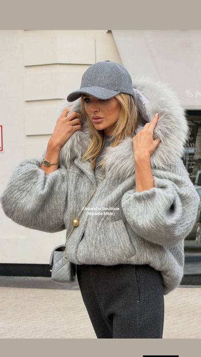 Geaca din lana naturala de oaie cu guler de vulpe