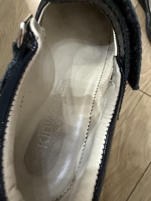 Продам детские туфли