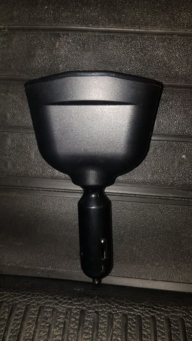 Încărcător auto universal