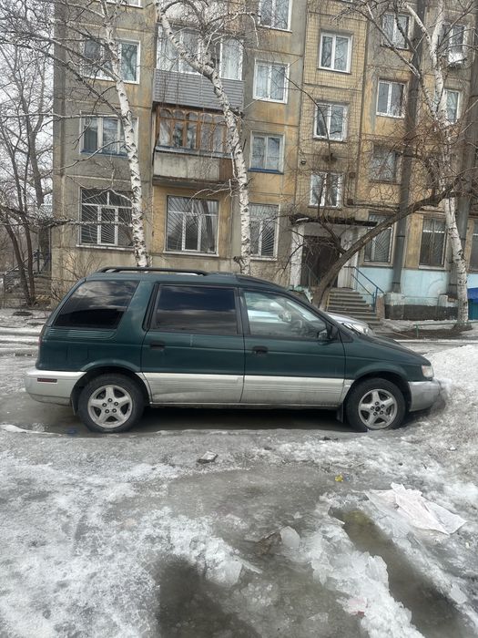 Mitsubishi Chariot 1995