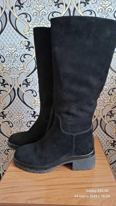 Продам Замшевые сапоги