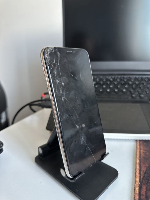 iPhone X, 256GB, Silver - Ecran cu linii verzi / Spate spart