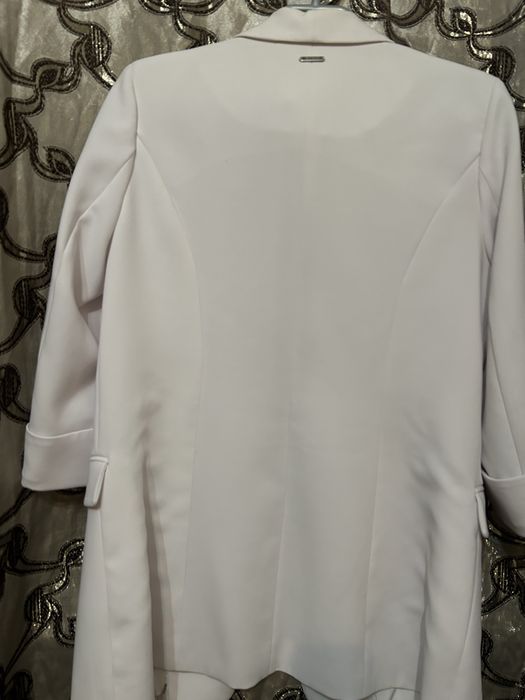 Продаю белый пиджак