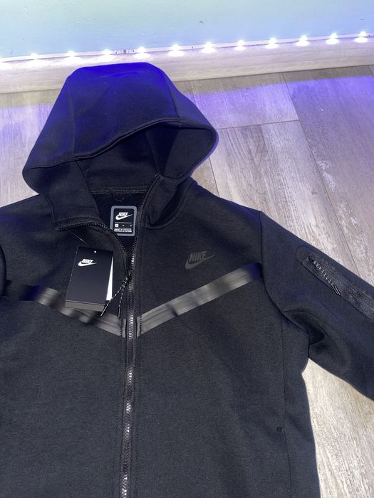 Nike tech fleece M size