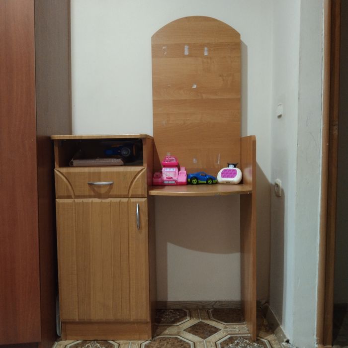 Продам комод и тумбочки