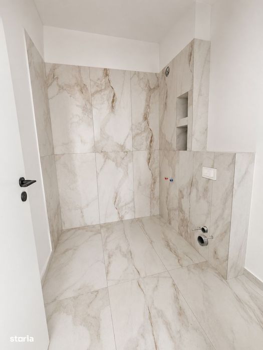 De vânzare apartament 3 camere bloc tip butiq