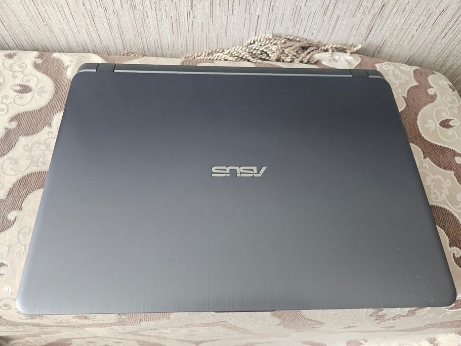 Продам шустрый ноутбук Asus i3