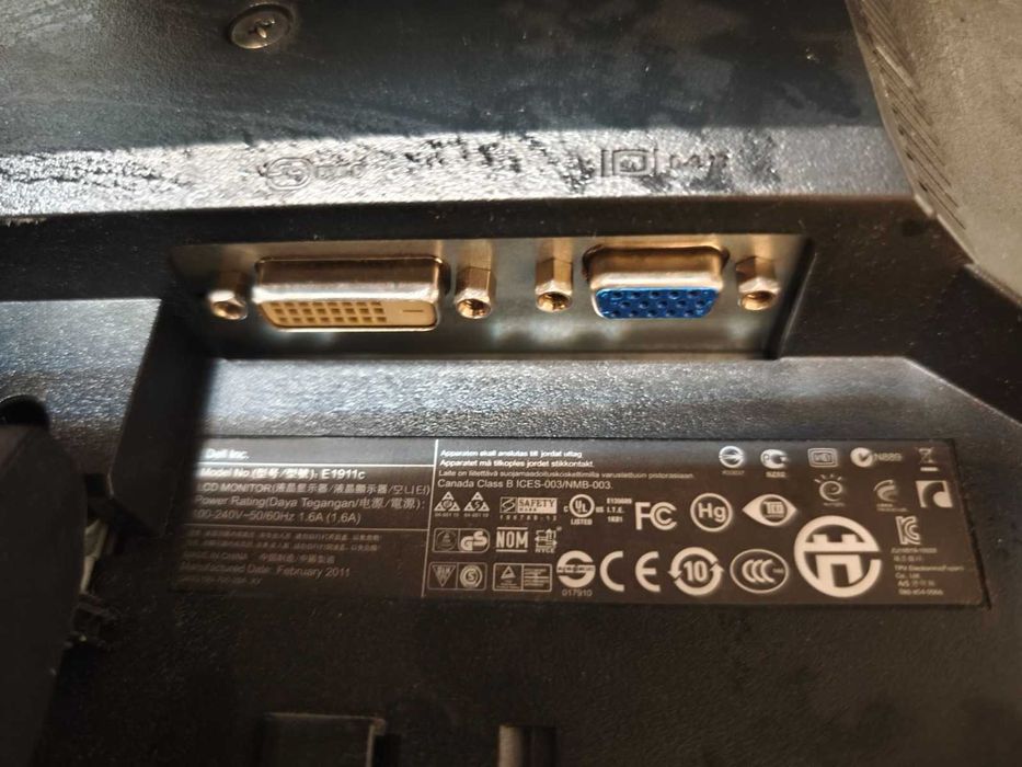 Монитор 19" Dell