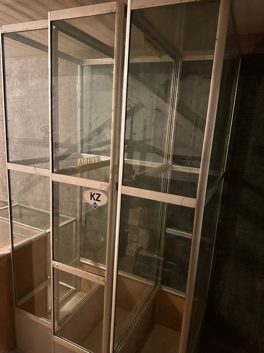 Витрины продам стекло алюминий
